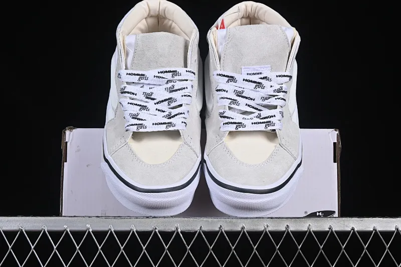 All categories Vans Vans series Vans Mid Vans China HommeGirls x Vans Sk8-Mid fashionable and versatile mid-top casual vulcanized sneakers VN000NBN2VZ